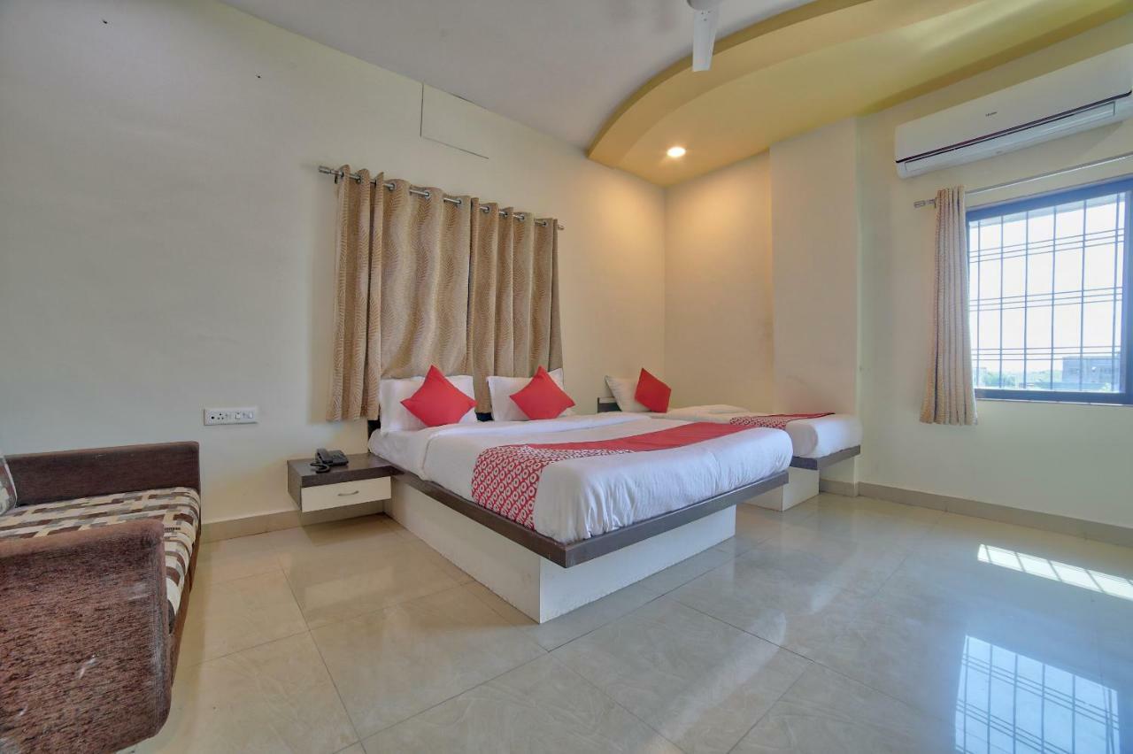 Oyo 35538 Hotel Risha Chandrapur Екстер'єр фото